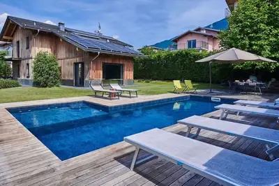 Maison de vacances privée avec bain à remous, piscine privée, Wifi, climatisation, Tv, patio