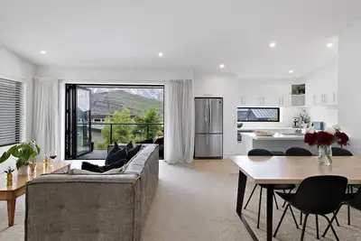 Image de Samantha Lane | Bbq | Space for the whole Family