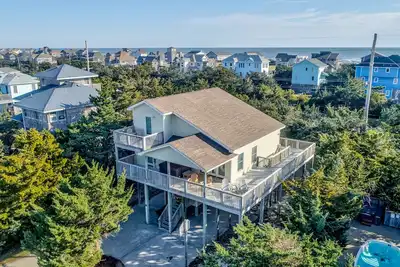 Image de Comfy home near beach with WiFi, deck, and pool - dogs welcome
