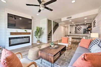 Image de Chic Fort Walton Condo ~ 2 Blocks to Beach!