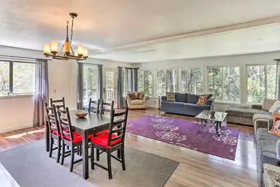 Image de Vibrant Weaverville Escape w/ Deck & Creek!