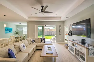 Image de 5 Mi to Beach & Walk to Park: Modern Venice Home