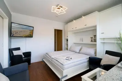 Image de Comfortable apartment close to the beach with west-facing balcony, parking space, Wlan.