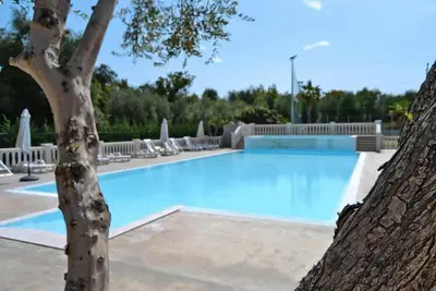 Image de Bungalow dans un resort Ă Lido del Sole avec terrasse