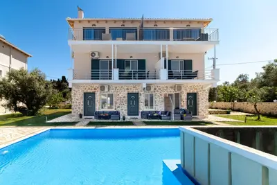 Image de Appartement avec vue sur la piscine, vue sur la mer, Wi-Fi et terrasse.