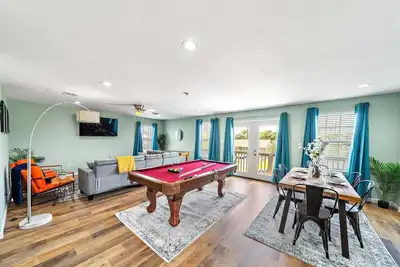 Image de Elevated Home Nr Beach, Pier | Games | WiFi | Bbq