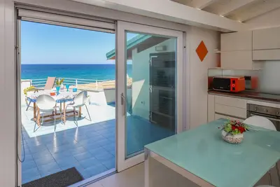 Image de Penthouse a few meters from the sea with private beach access
