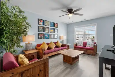 Image de Oceanside Condo in Atlantic Beach, Nc-Anchors Away Unit 3