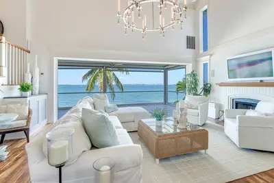 Image de Luxury Executive home overlooking San Carlos Bay! New to renting!