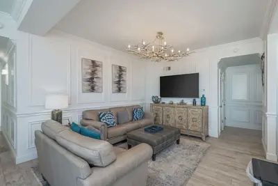 Image de Destin Coastal Retreat - Beachfront Luxury for All Ages