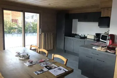 Image de Wifi, 1er étage, sauna, terrasse, balcon, cheminée ou poêle à bois, parking, télévision