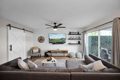 Image de The Cozy Cactus l 5 min to Old Town l Pool l Hot Tub