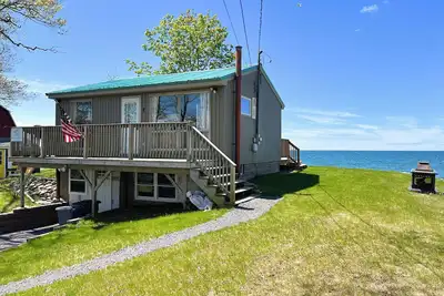 Image de Cozy Lake Ontario Waterfront Cottage with Breathtaking Views!