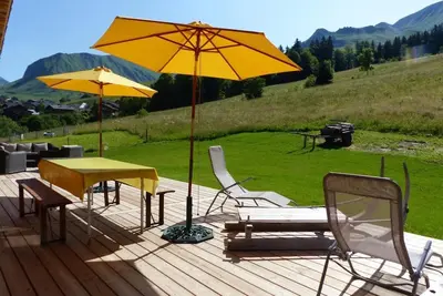 Image de Wifi, vue montagne, terrasse, balcon, cheminée ou poêle à bois, parking, télévision, casier à ski