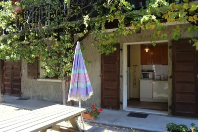 Image de Rez-de-chaussée, vue panoramique, terrasse, parking, télévision, casier à ski, 38m²