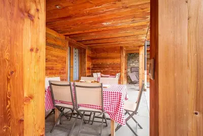 Image de 1er étage, balcon, parking, télévision, casier à ski, 52m², Le Grand Bornand