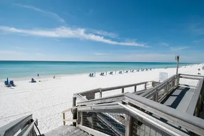 Image de Beachfront Destin Condo – 1800 sq ft, 3br/2ba, Sleeps 10, Perfect for Groups!