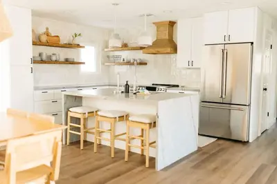 Image de Brand New! ! In the heart of Scottsdale.