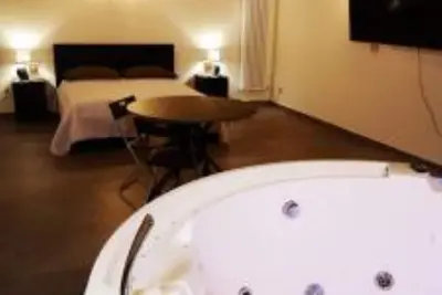 Image de Sweet Piazza Statuto Jacuzzi with Self Chek-In.