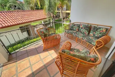 Image de Large Covered Balcony - Walk to Beach and Shops