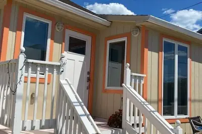 Image de beach house steps to beach and Jenk's Boardwalk