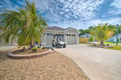 Image de Open-Concept Wildwood Home w\/ Lanai & Yard!