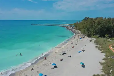 Image de Steps to the Beach And Jetty, Beautiful Views, Ground Level Luxury Condo