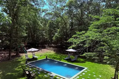Image de Upscale Hamptons Home: 1 Mi to Sammys Beach!