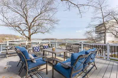 Image de Cozy Lakefront House & Private Dock in Osage Beach! June Special! Check it out!