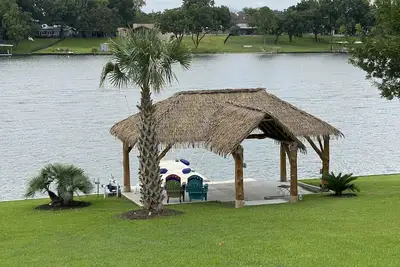 Image de Retro Lakehouse - A Touch of Cabo, Vacation Paradise on Lake Lbj