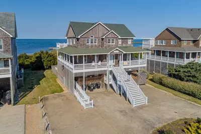 Image de KiteHouse - 7br Sound Front House w/ Pool, Hot tub, Private dock & Kite Launch