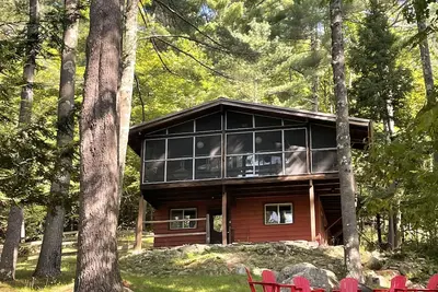 Image de Secluded house with enclosed dog yard on 200 acre family estate