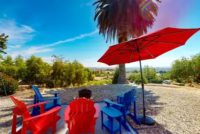 Image de Countryside home with spectacular views, private hot tub, W/D & alfresco living