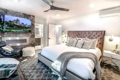 New Luxury Two Level 4 Bedroom - 4. 5 Bath Condo!