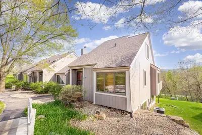 Image de Quiet Galena Territory Home near Lake with tons of Amenities-Great Winter Escape