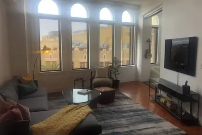 Image de \"Uptown Oakland Penthouse\"