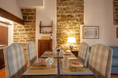 Image de Aurora's Apartement, : chambre avec clima, centre historic, proche à tout!