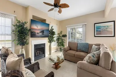 Image de Perfect 4 bdr family-friendly condo near boardwalk, beach & convention center!