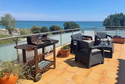 Image de Villa Farell just in front of the sea