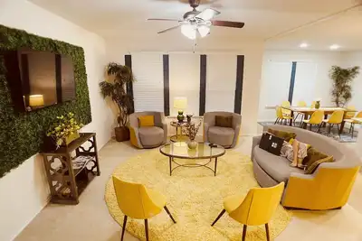 Image de Sun Bright 4 Br 3b, 7 Beds Sleeps 13 -North Austin