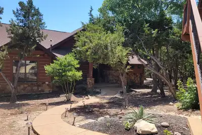 Image de Luxury Awaits At The Wooded Bliss Cabin of Lake Travis