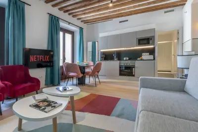 Image de Dlx 1 Dorm · Dlx 1 Dorm · Dlx 1 Dorm · Deluxe 1 Bedroom Apartment - Chueca