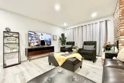 Image de 3br\/2ba Near the Blvd - Parking, Laundry, Sleep 10