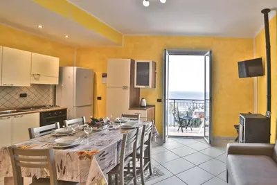 Image de Sea view apartment with balcony and A\/C | Ap09