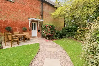 Image de Carriage House, character holiday cottage, with a garden in Chelford