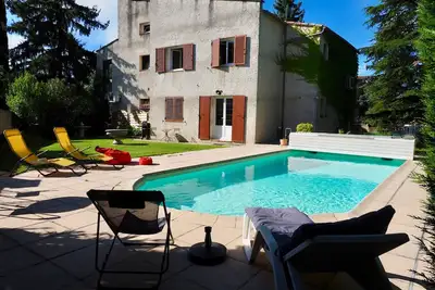 Image de Superbe appartement dans villa avec piscine au calme!