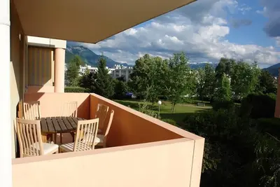 Image de Appartement 3 pièces dans résidence calme donnant sur parc.