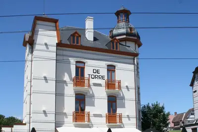 Image de De Torre 2 - appartement de luxe d'une chambre dans un bâtiment emblématique.