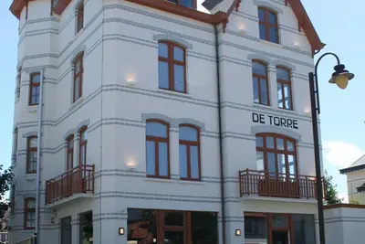 Image de De Torre 1 - appartement de luxe d'une chambre dans un bâtiment emblématique.