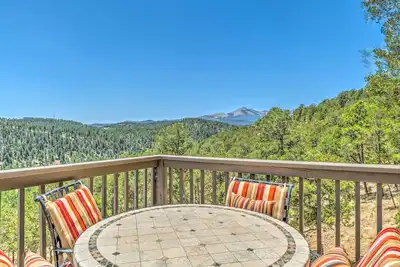 Scenic Hideaway w\/ Deck & Grill ~ 6 Mi to Ruidoso!